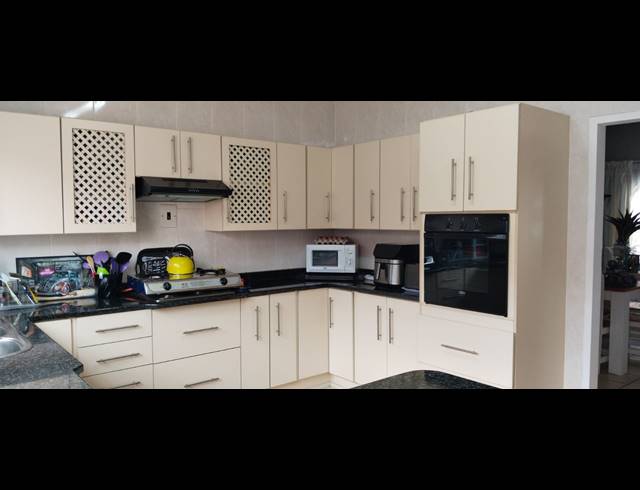 3 BEDROOM TOWNHOUSE FOR SALE IN THREE RIVERS PROPER